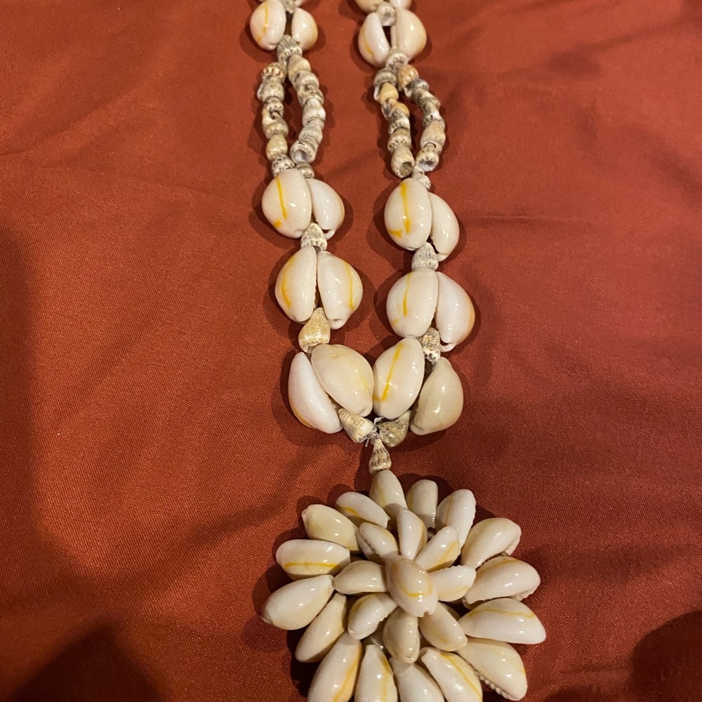Beautiful Necklace made of shells - Picture 7 of 14